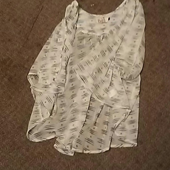 3 blouses for 5 dollars - Picture 3 of 4